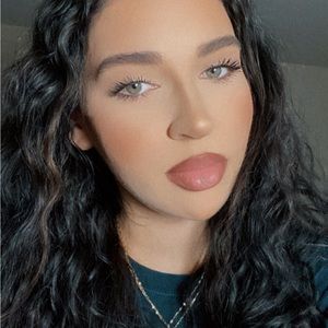 Meet your Posher, Elena